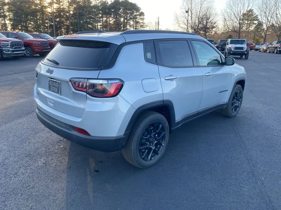 2026 Jeep Compass - Image 5 of 12