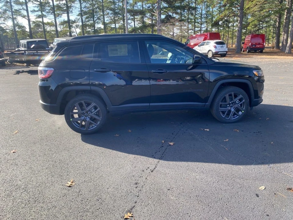 2026 Jeep Compass - Image 4 of 12