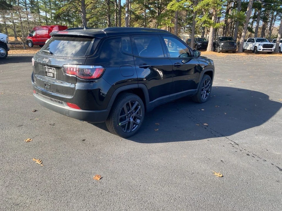 2026 Jeep Compass - Image 5 of 12