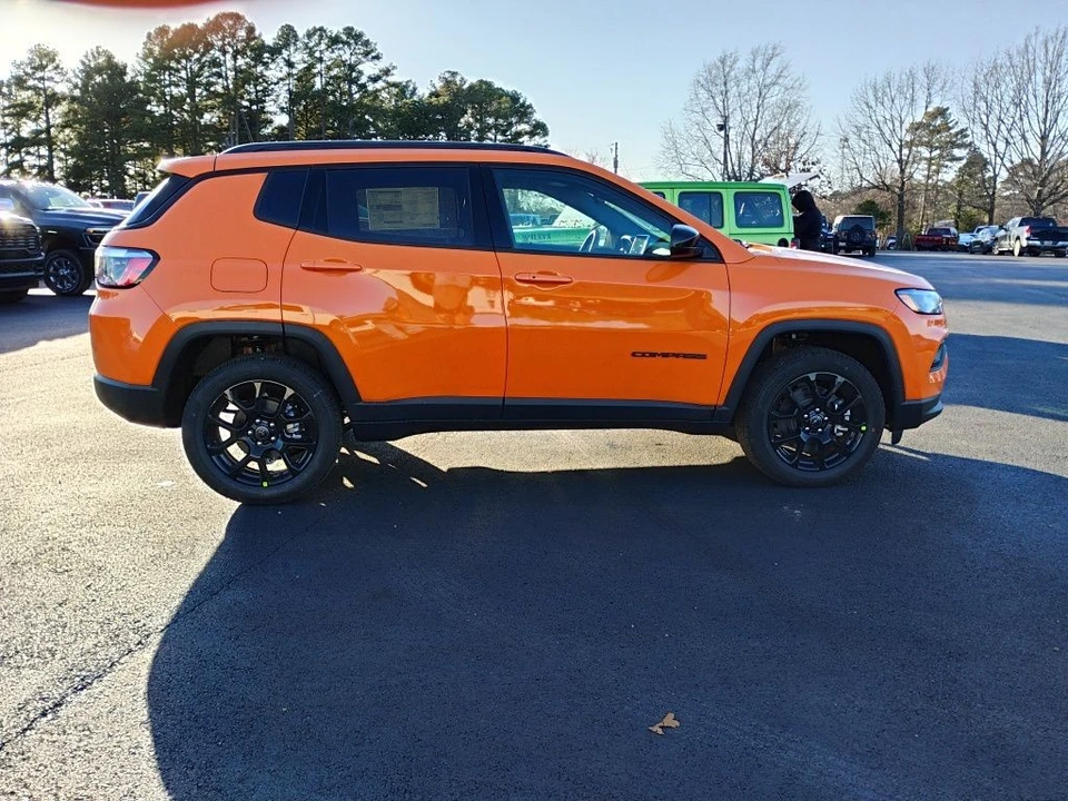 2026 Jeep Compass - Image 4 of 12