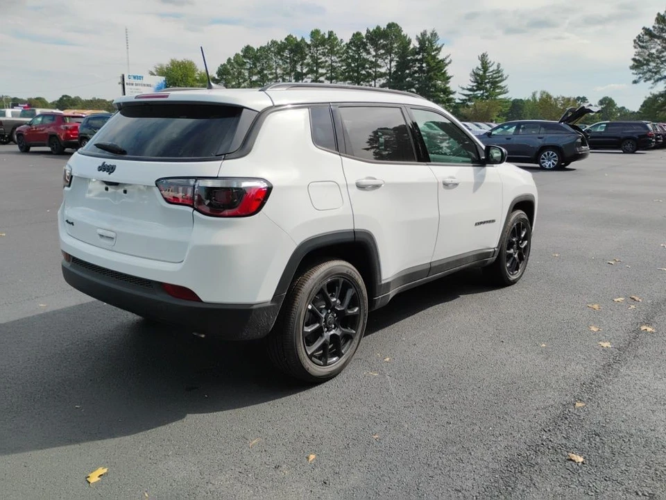 2026 Jeep Compass - Image 5 of 12