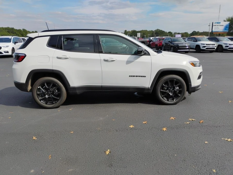 2026 Jeep Compass - Image 4 of 12