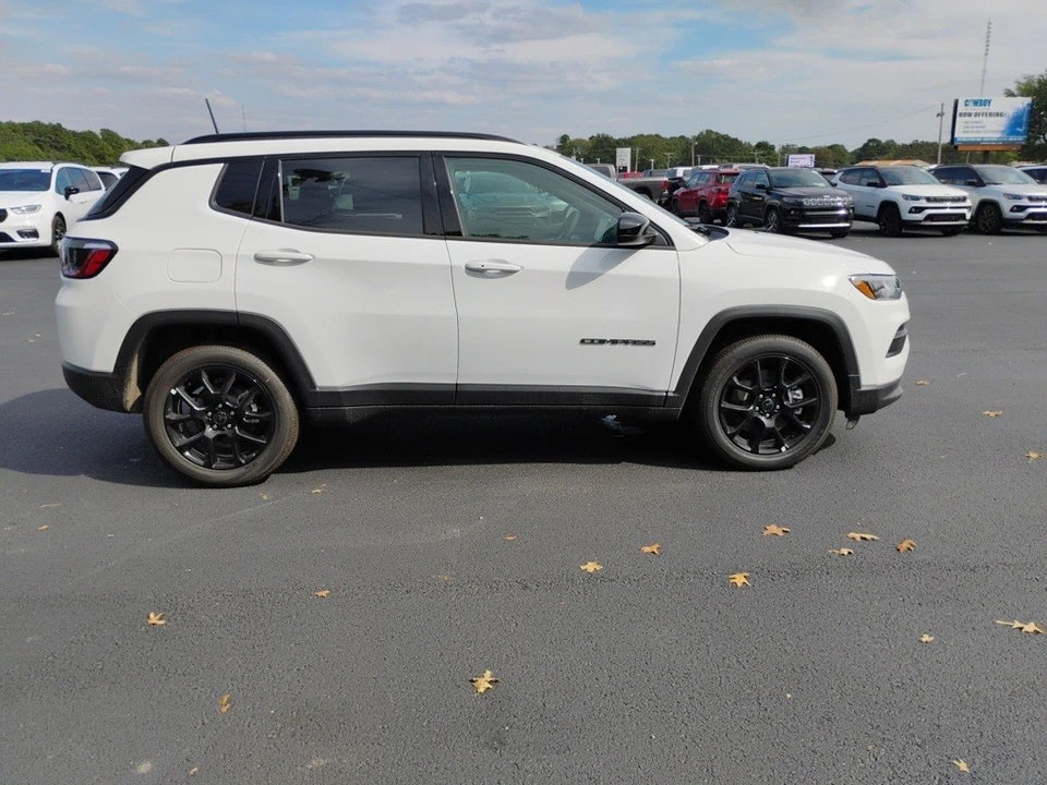 2026 Jeep Compass - Image 4 of 12