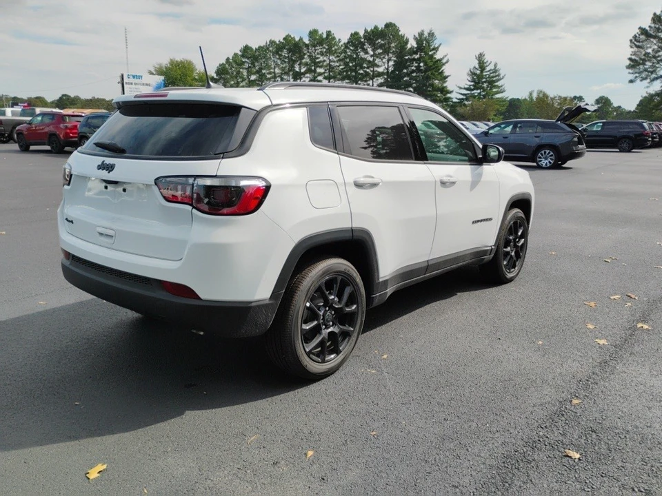 2026 Jeep Compass - Image 5 of 12