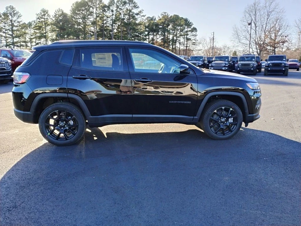 2026 Jeep Compass - Image 4 of 12