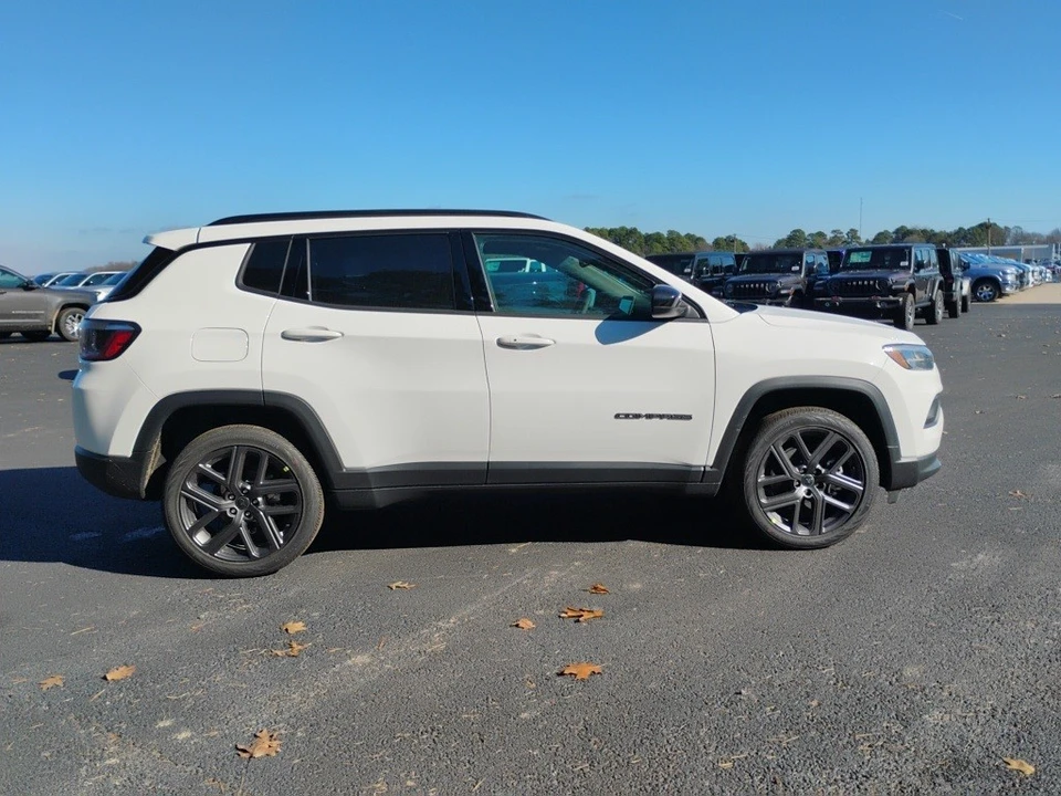 2026 Jeep Compass - Image 4 of 12