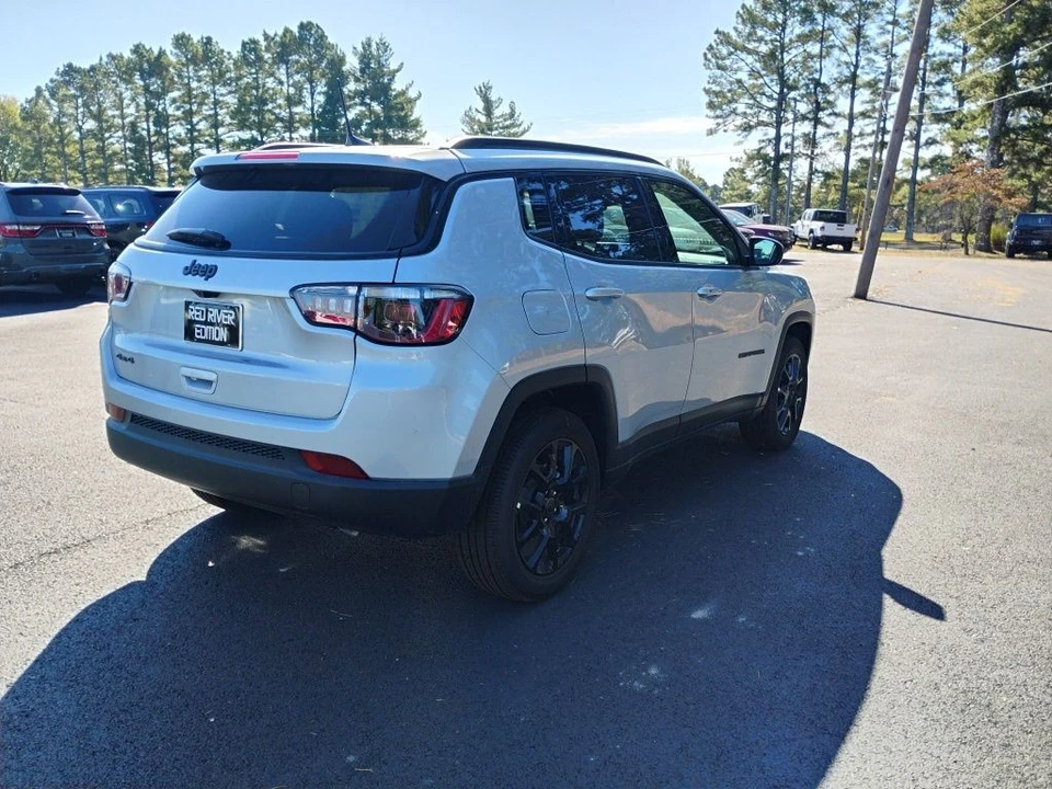 2026 Jeep Compass - Image 5 of 12