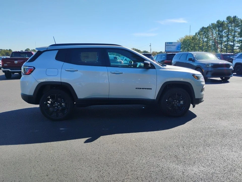 2026 Jeep Compass - Image 4 of 12
