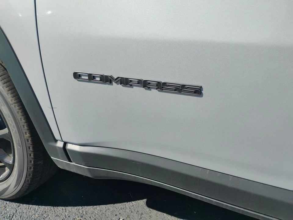 2026 Jeep Compass - Image 10 of 12