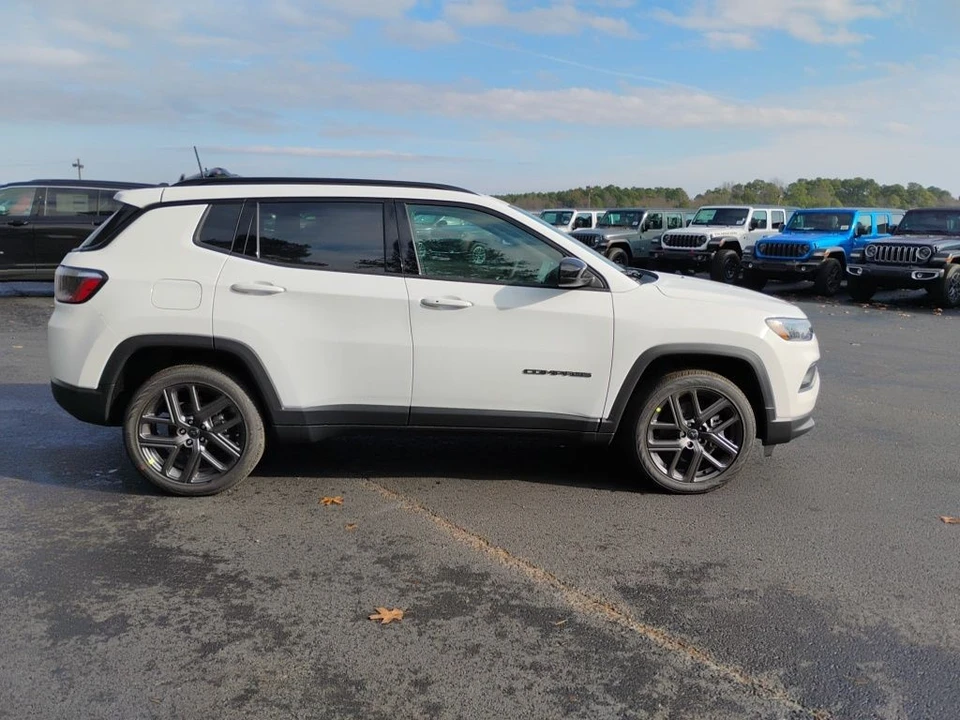 2026 Jeep Compass - Image 4 of 12