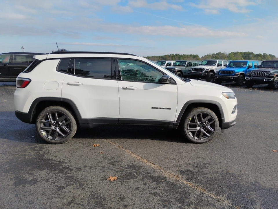 2026 Jeep Compass - Image 4 of 12
