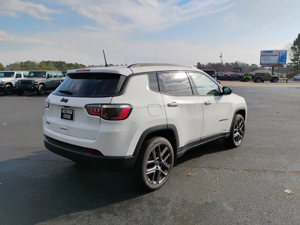 2026 Jeep Compass - Image 5 of 12