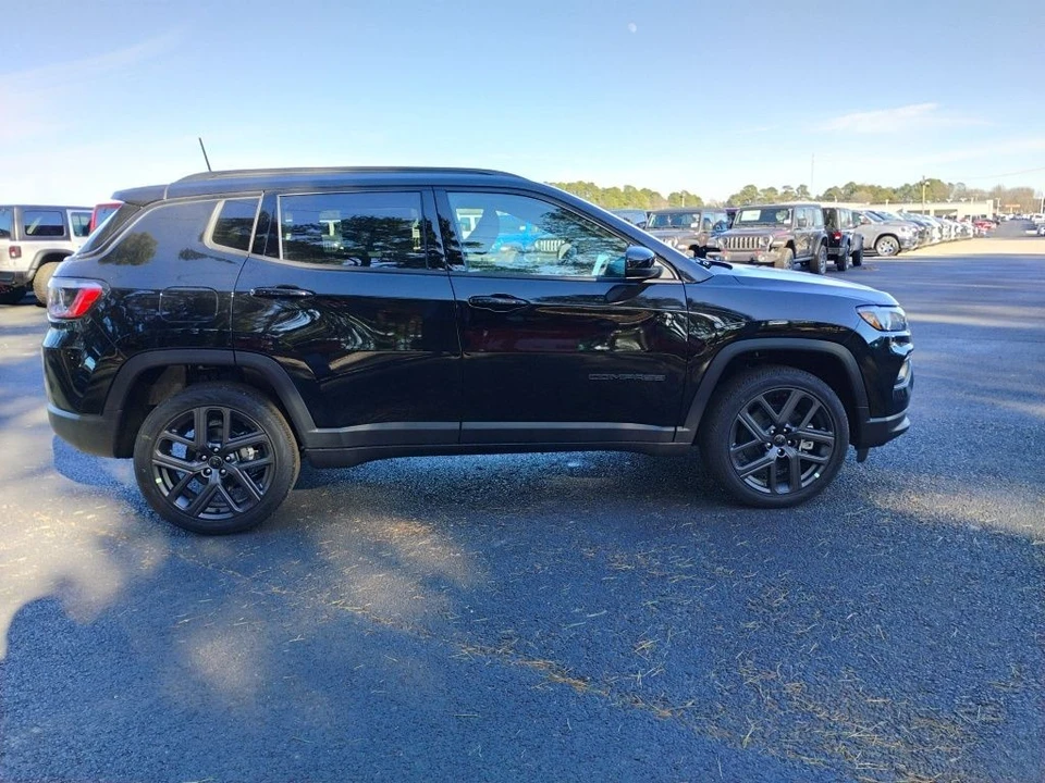2026 Jeep Compass - Image 4 of 12