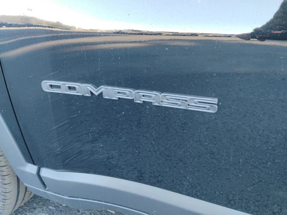 2026 Jeep Compass - Image 10 of 12