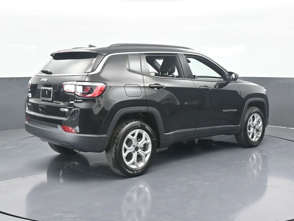 2026 Jeep Compass - Image 6 of 12