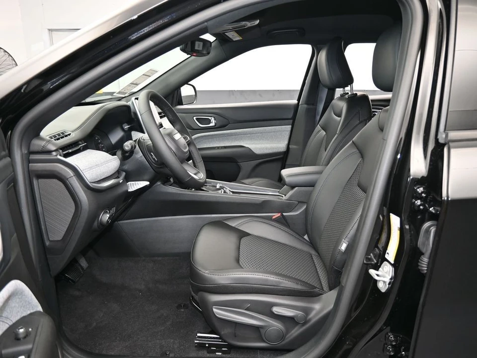 2026 Jeep Compass - Image 11 of 12