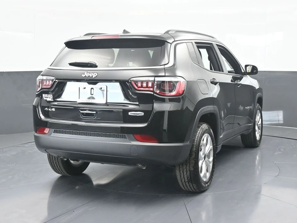 2026 Jeep Compass - Image 5 of 12