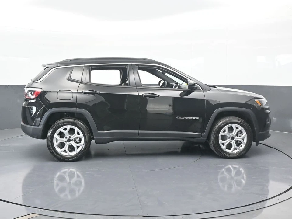 2026 Jeep Compass - Image 7 of 12