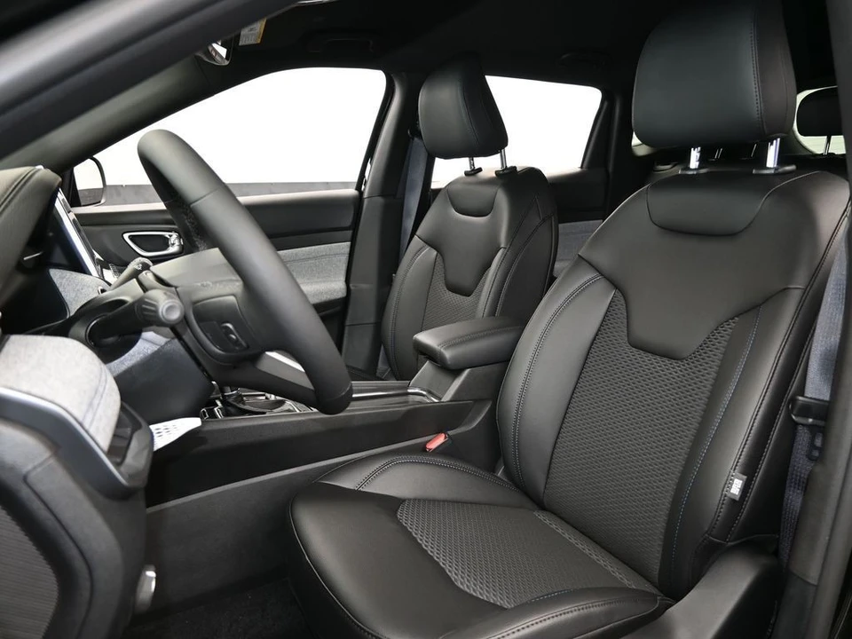 2026 Jeep Compass - Image 10 of 12