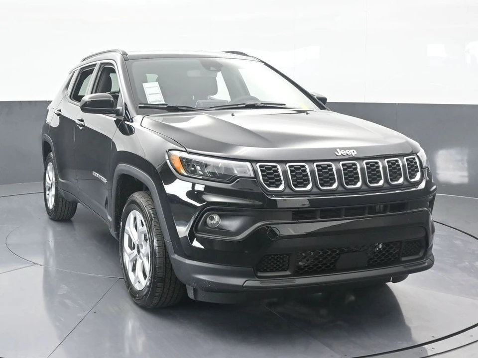 2026 Jeep Compass - Image 9 of 12