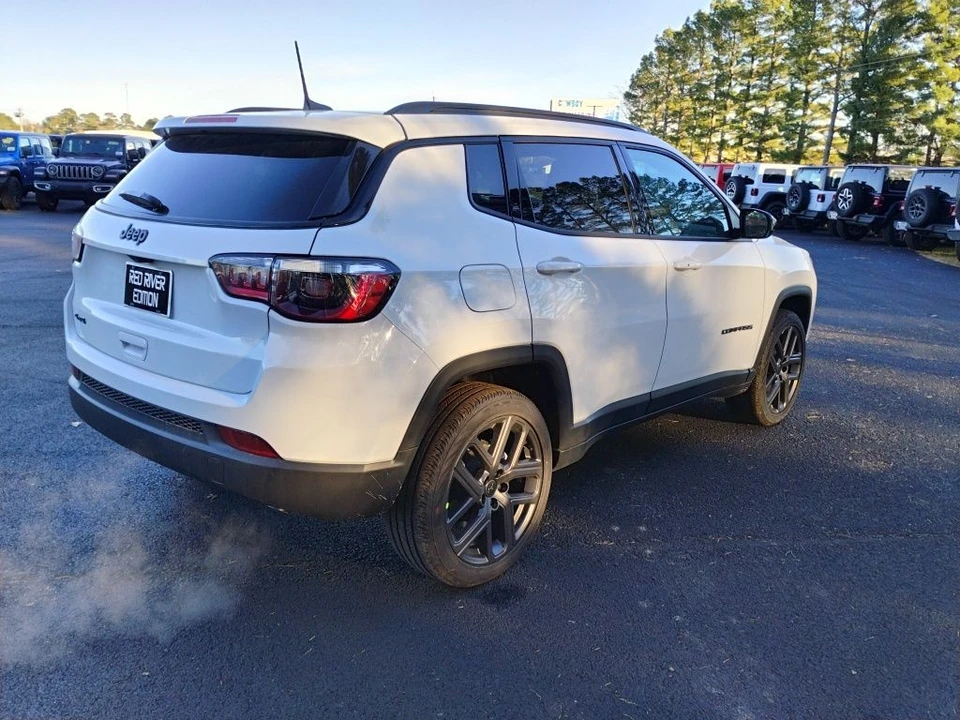 2026 Jeep Compass - Image 5 of 12