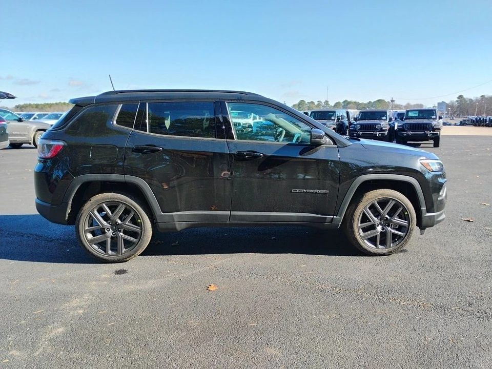 2026 Jeep Compass - Image 4 of 12