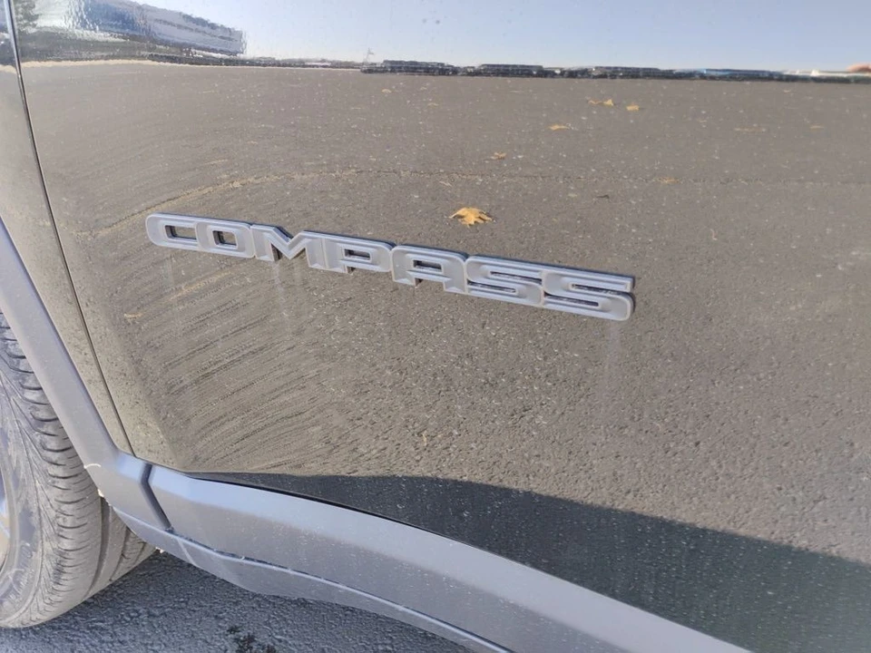 2026 Jeep Compass - Image 10 of 12