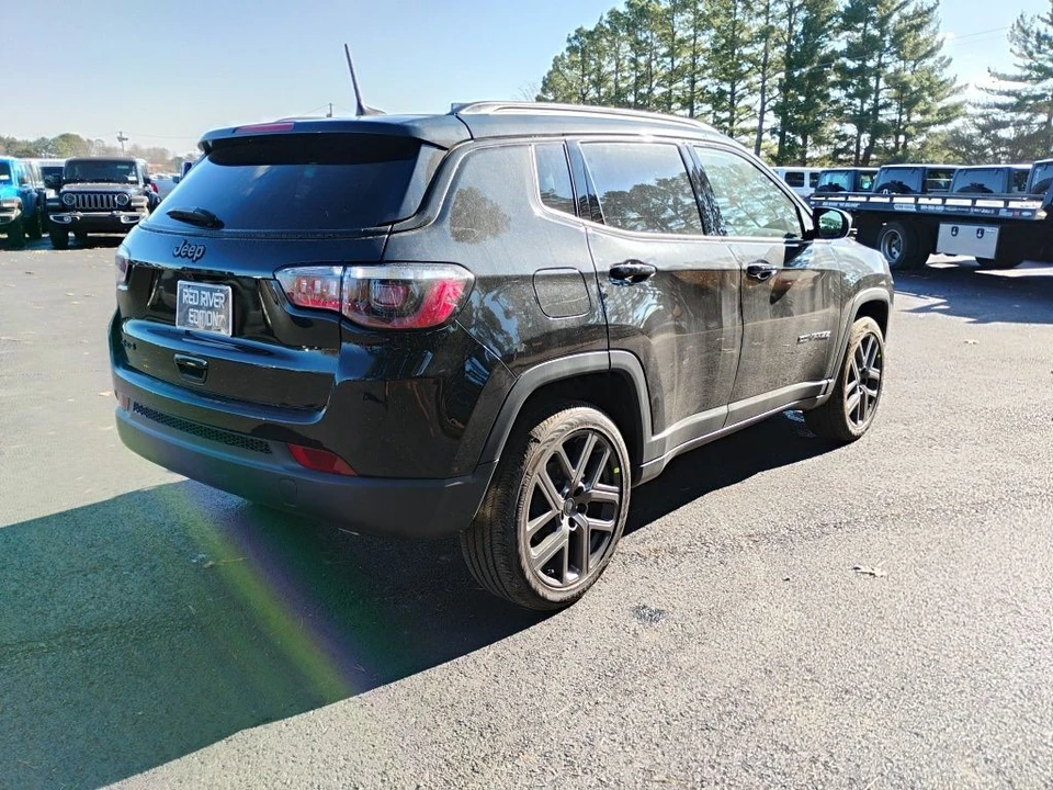 2026 Jeep Compass - Image 5 of 12