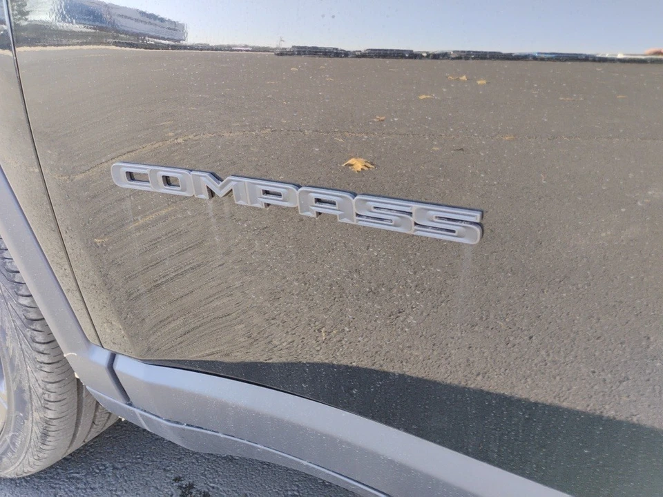 2026 Jeep Compass - Image 10 of 12