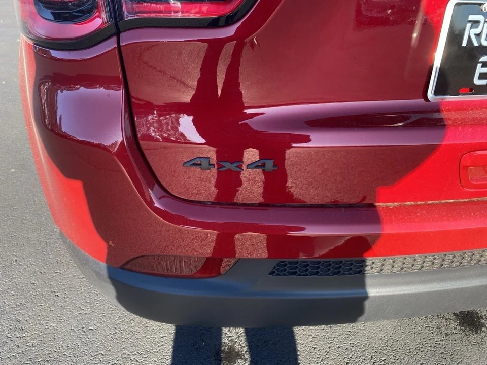 2026 Jeep Compass - Image 10 of 12