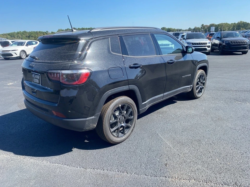2026 Jeep Compass - Image 5 of 12