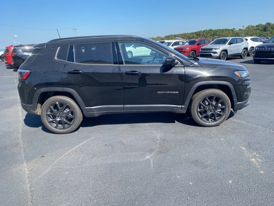 2026 Jeep Compass - Image 4 of 12