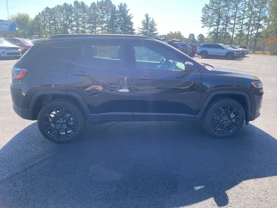 2026 Jeep Compass - Image 4 of 12