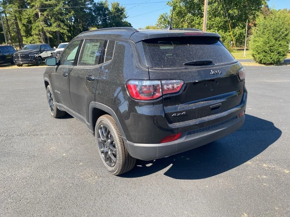 2026 Jeep Compass - Image 7 of 12