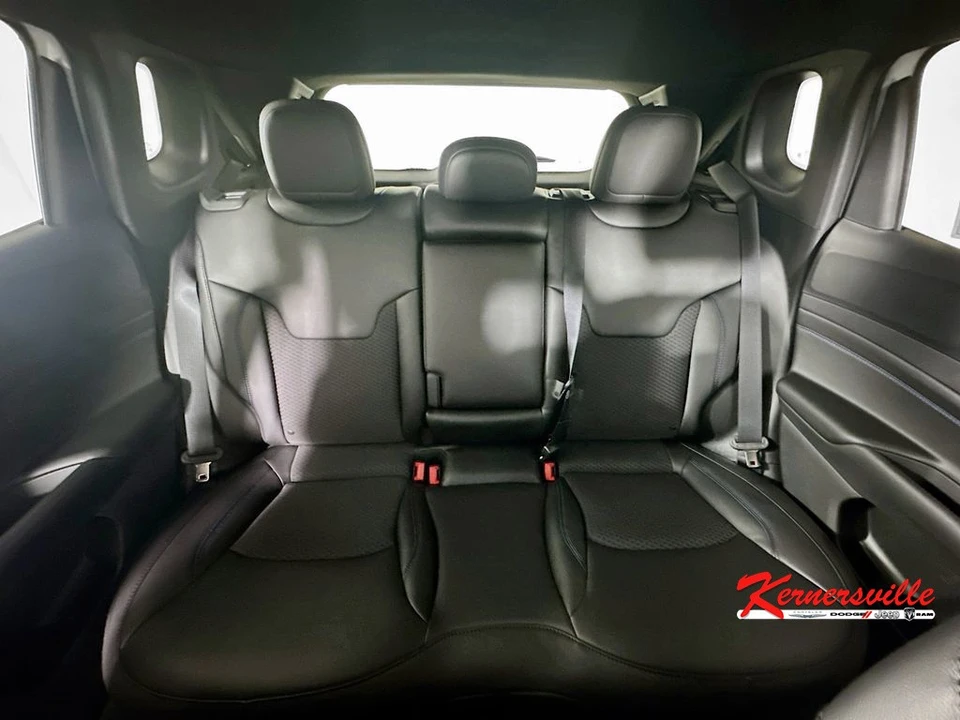 2026 Jeep Compass - Image 10 of 12