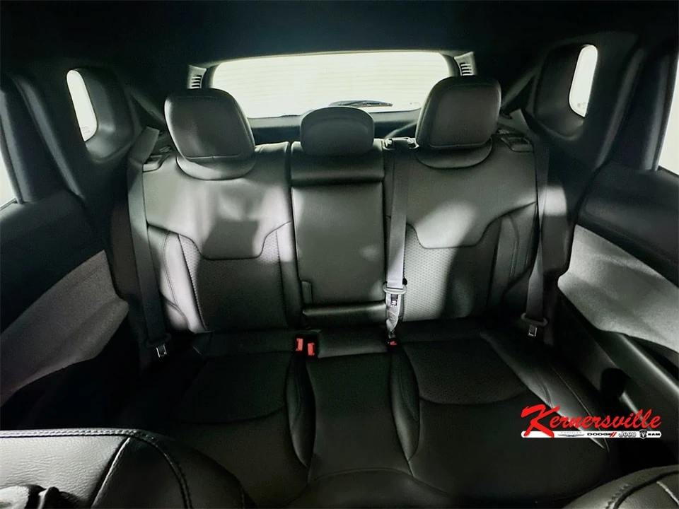 2026 Jeep Compass - Image 10 of 12