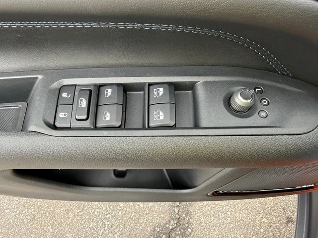 2026 Jeep Compass - Image 13 of 21