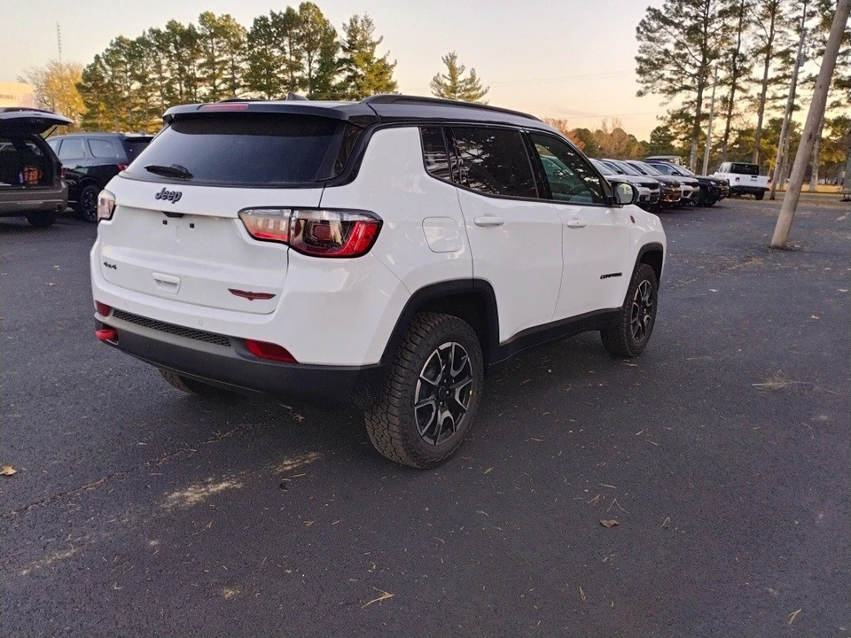 2026 Jeep Compass - Image 5 of 12