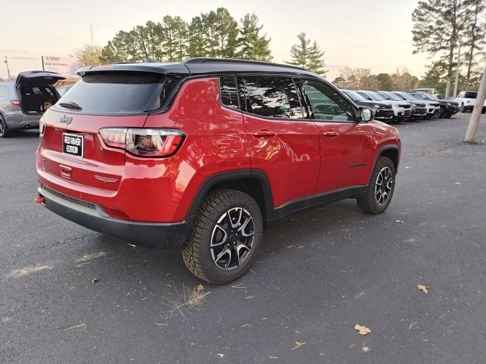 2026 Jeep Compass - Image 5 of 12