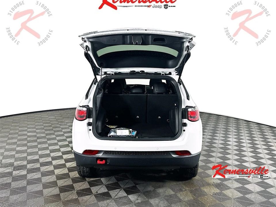 2026 Jeep Compass - Image 16 of 21