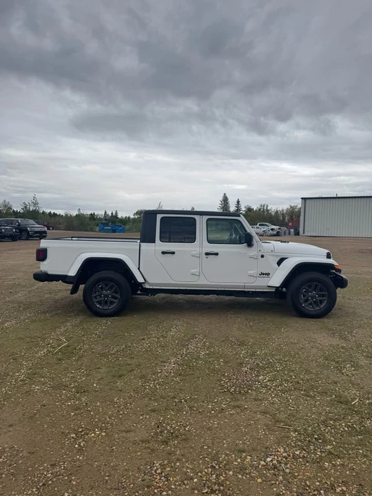 2026 Jeep JT Gladiator - Image 3 of 10
