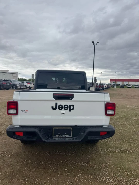 2026 Jeep JT Gladiator - Image 4 of 10