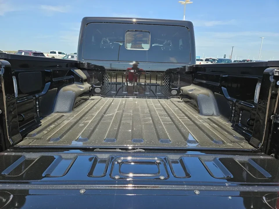 2026 Jeep JT Gladiator - Image 18 of 19