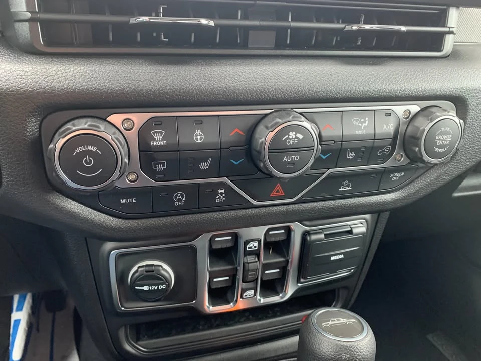 2026 Jeep JT Gladiator - Image 15 of 16
