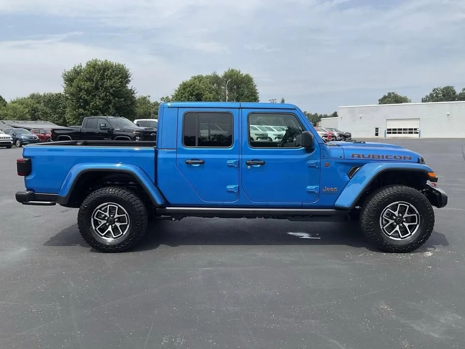 2026 Jeep JT Gladiator - Image 5 of 10