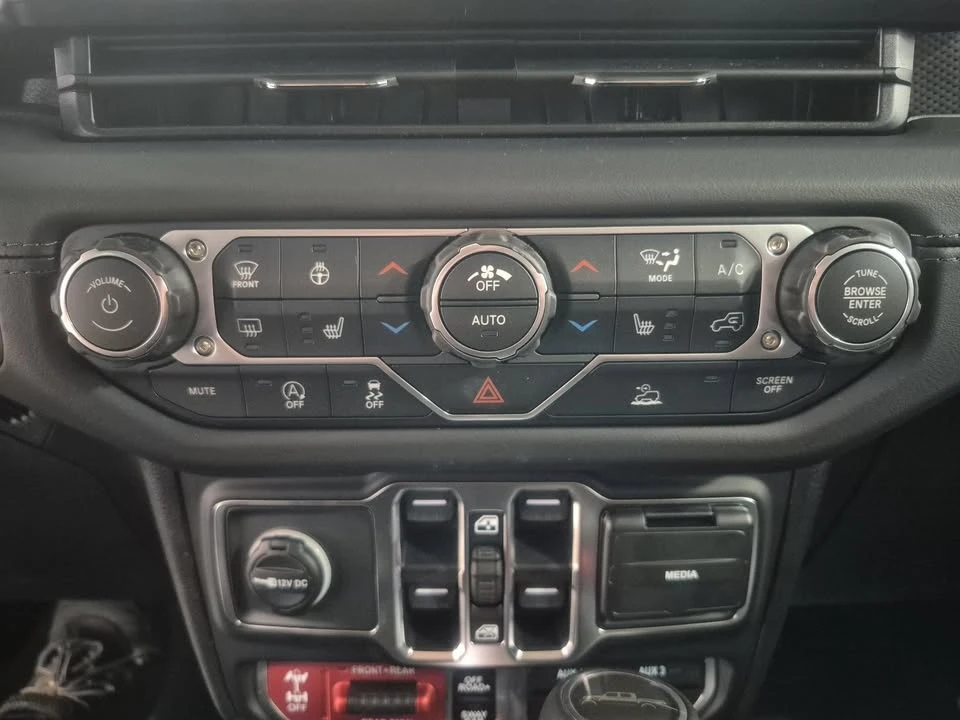 2026 Jeep JT Gladiator - Image 18 of 19