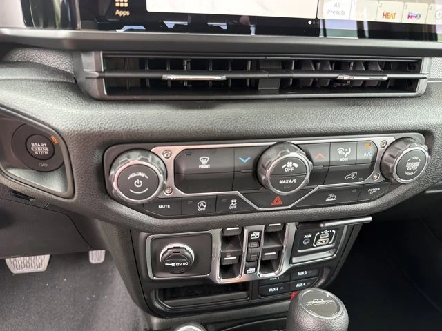 2026 Jeep JT Gladiator - Image 13 of 15
