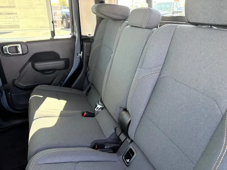 2026 Jeep JT Gladiator - Image 10 of 19