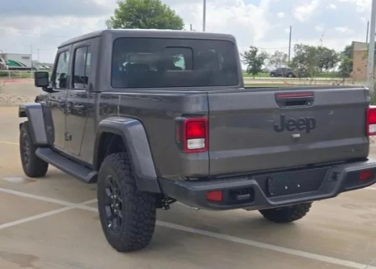 2026 Jeep JT Gladiator - Image 6 of 12