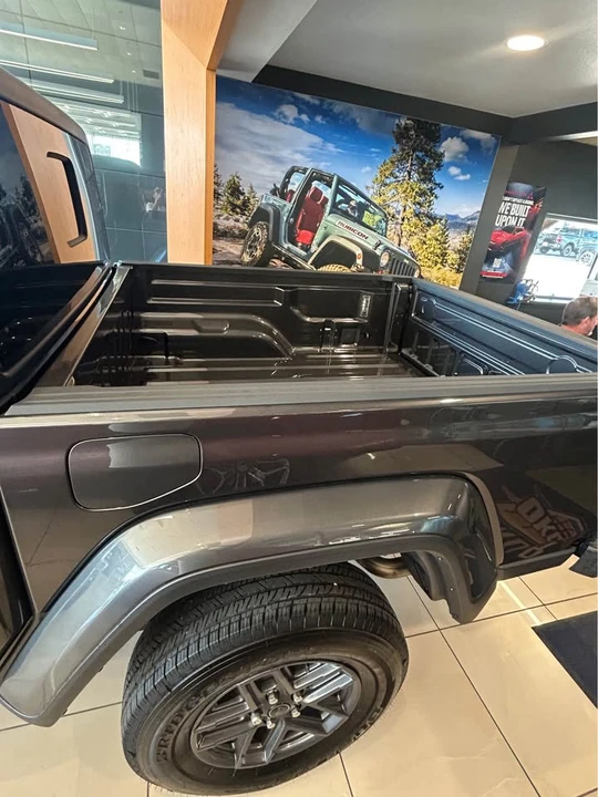 2026 Jeep JT Gladiator - Image 6 of 6